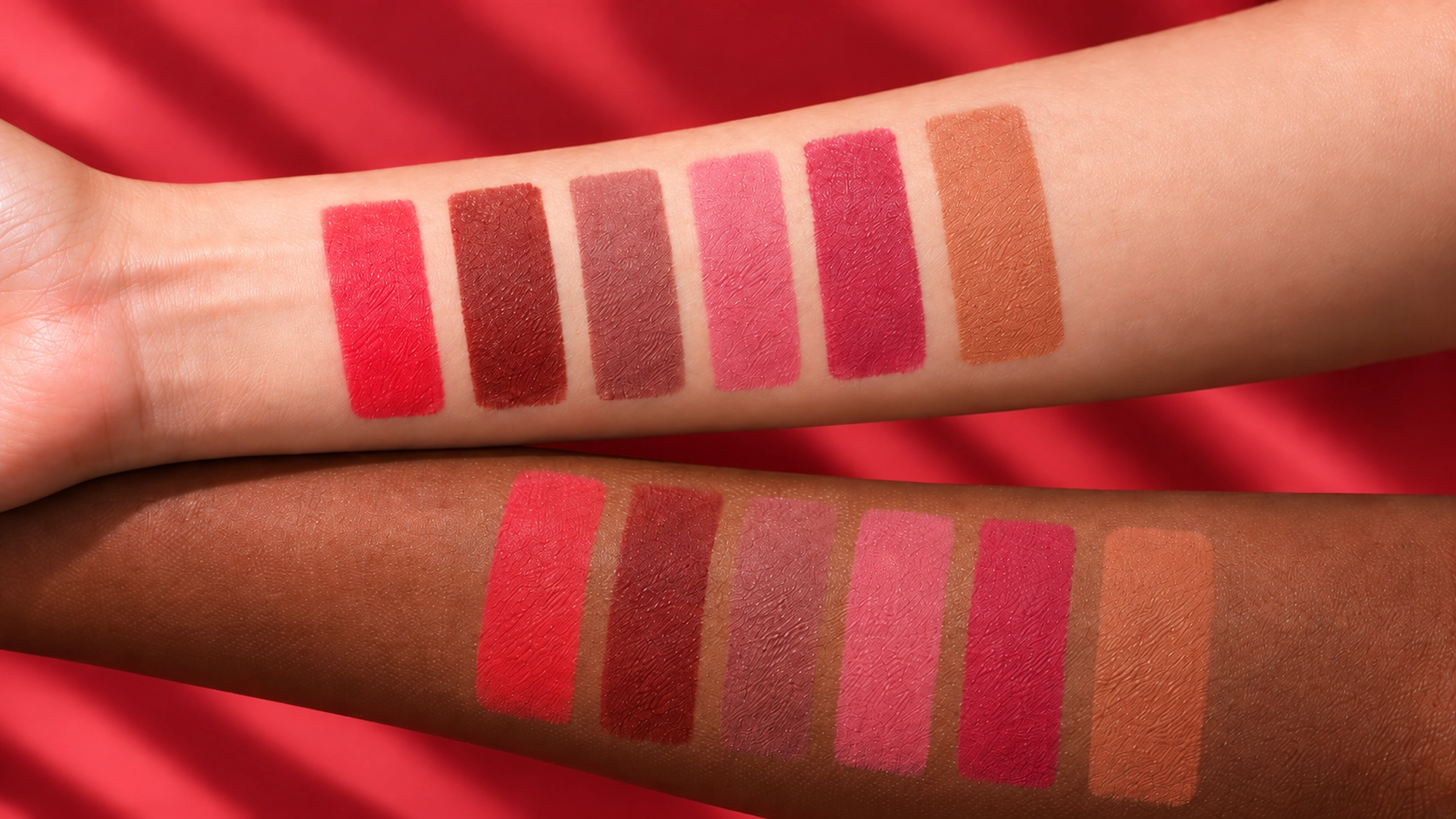 Swatches des 6 teintes du Feutre &agrave; L&egrave;vres Signature sur peau claire et peau fonc&eacute;e